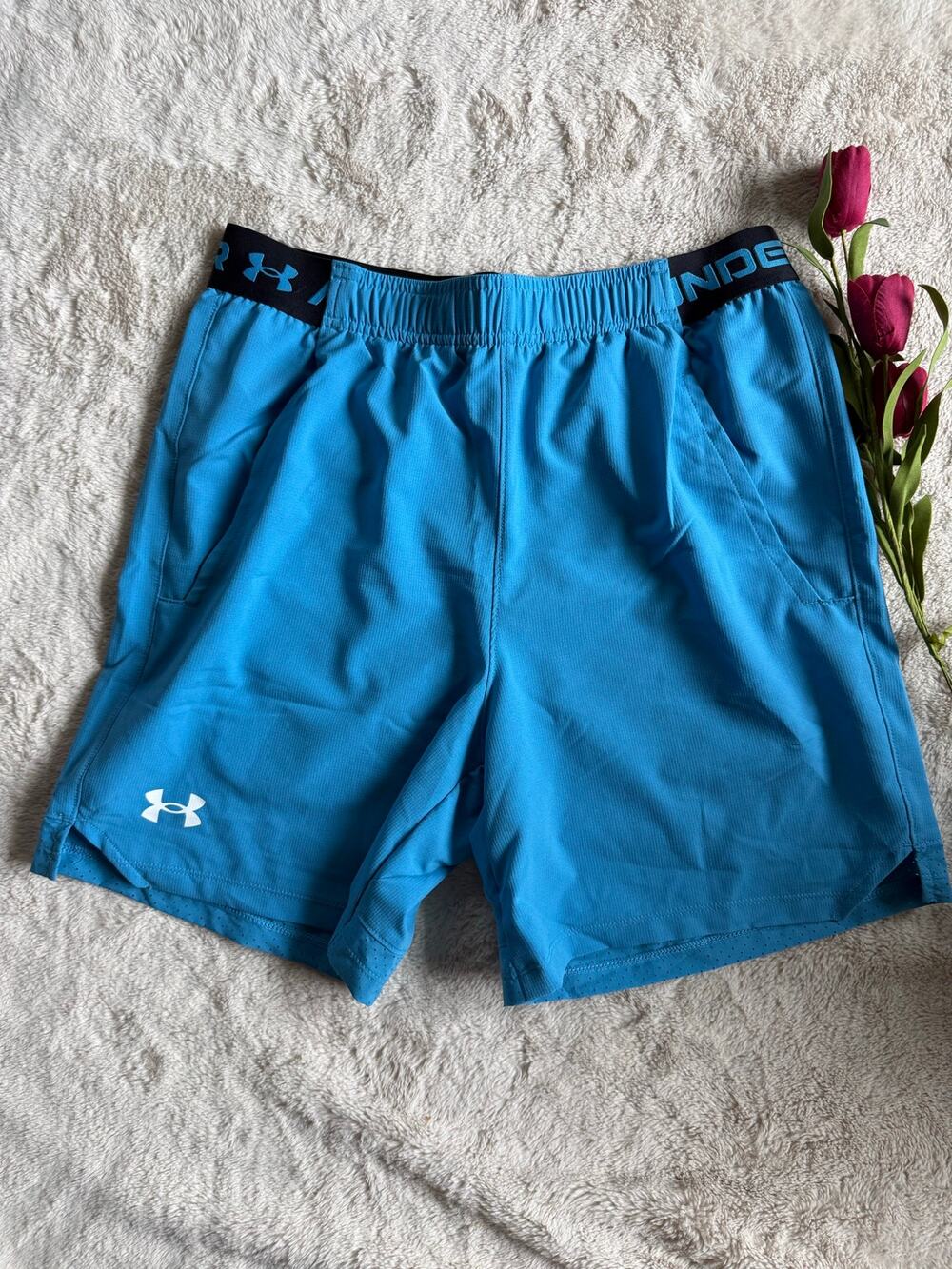Under Armour Mens Loose Athletic Shorts Size Medium NWT
